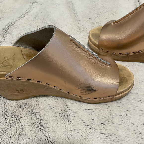 No. 6 rose gold front seam slide clog - Picture 11 of 16